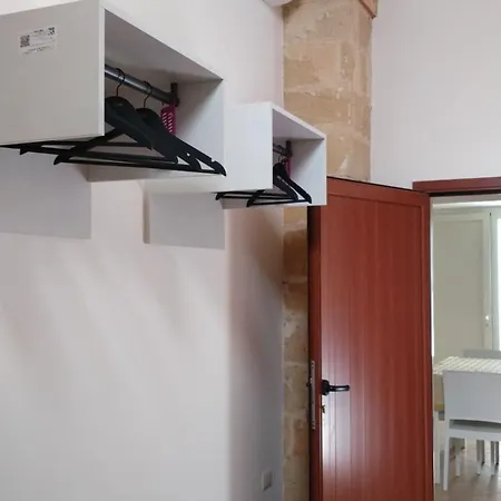 公寓 Dimora Donna Iolanda 莱韦拉诺